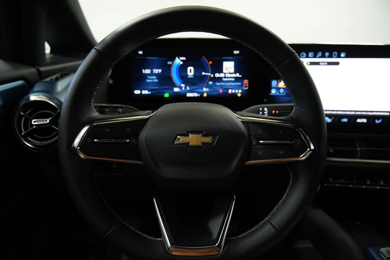 Used 2025 Chevrolet Equinox EV LT w/ Convenience Package image 28