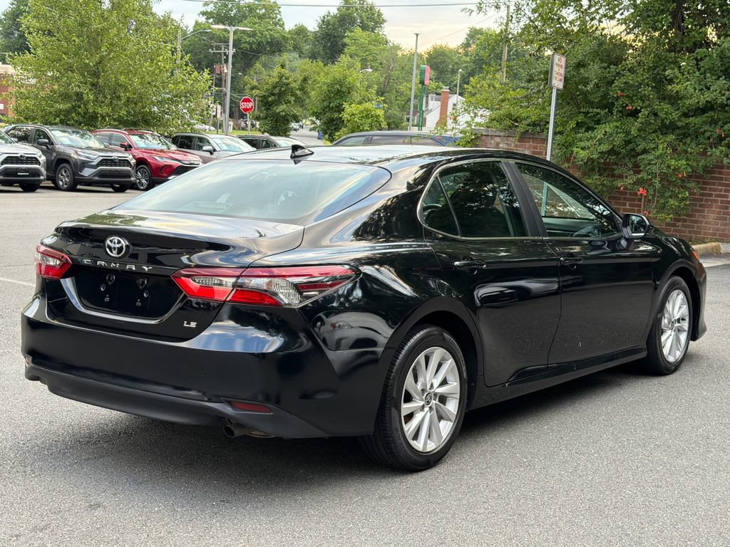 Used 2021 Toyota Camry LE FWD image 4