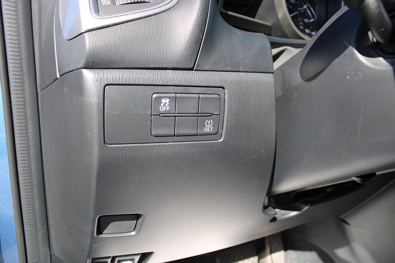 Used 2017 MAZDA MAZDA3 Touring FWD image 22