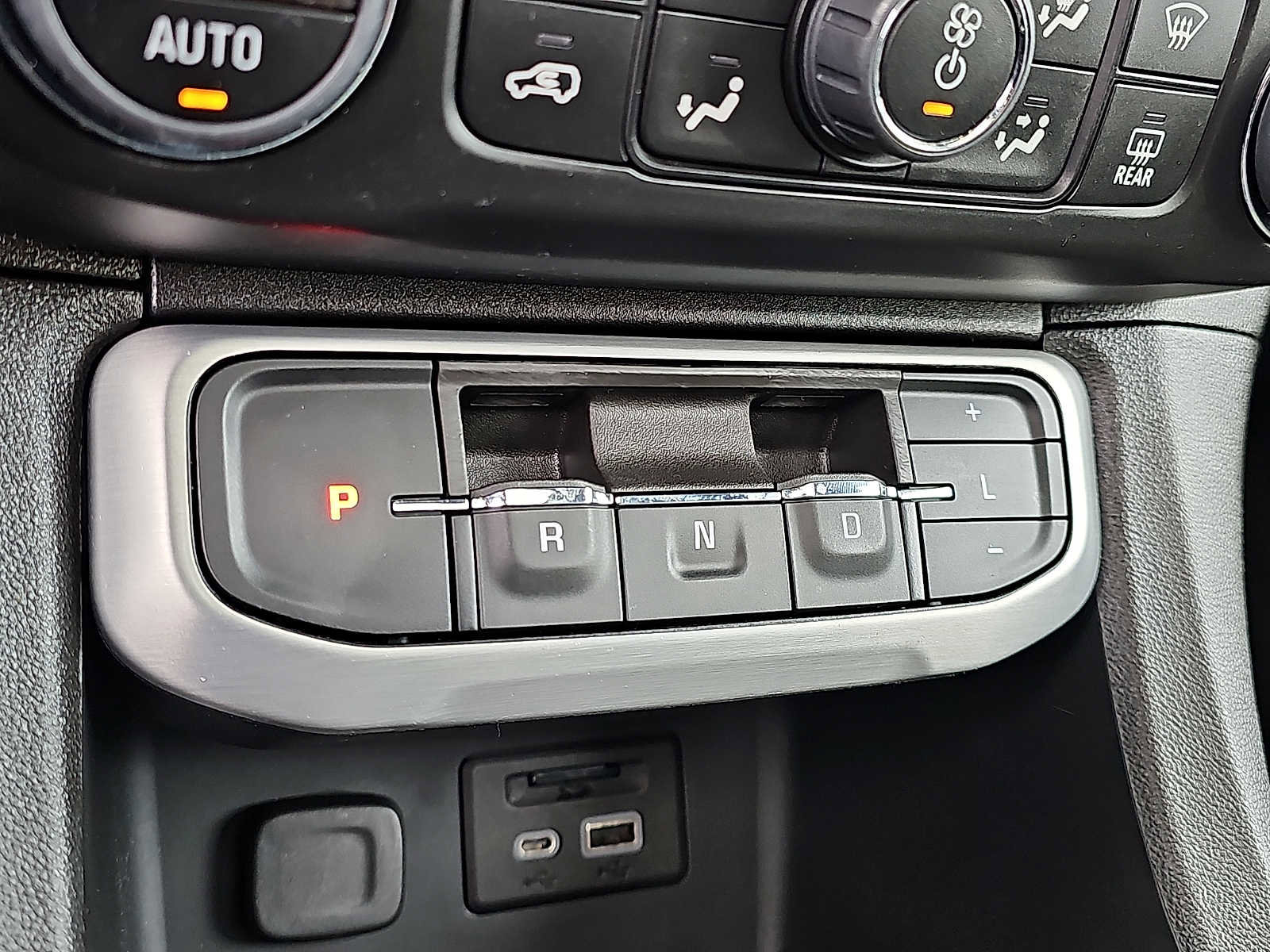 Used 2023 GMC Acadia SLT w/ Technology Package image 19