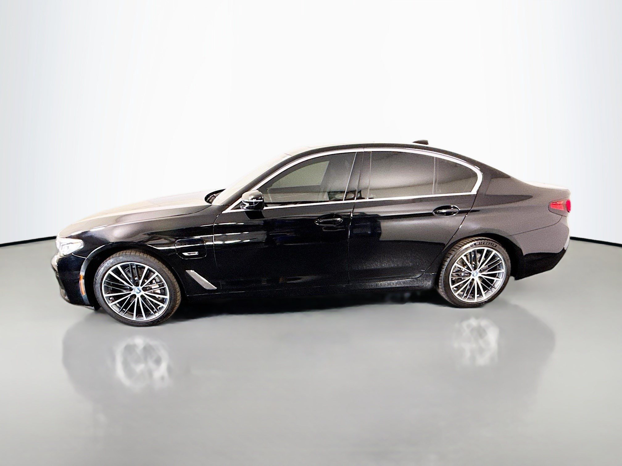 Used 2023 BMW 530e w/ Convenience Package RWD image 6