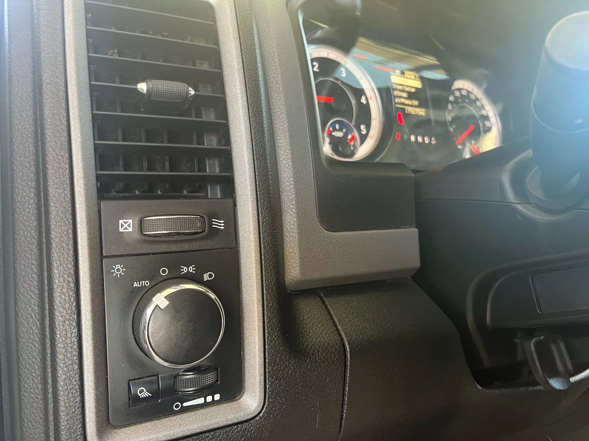 Used 2017 RAM 3500 Tradesman w/ Chrome Appearance Group image 16