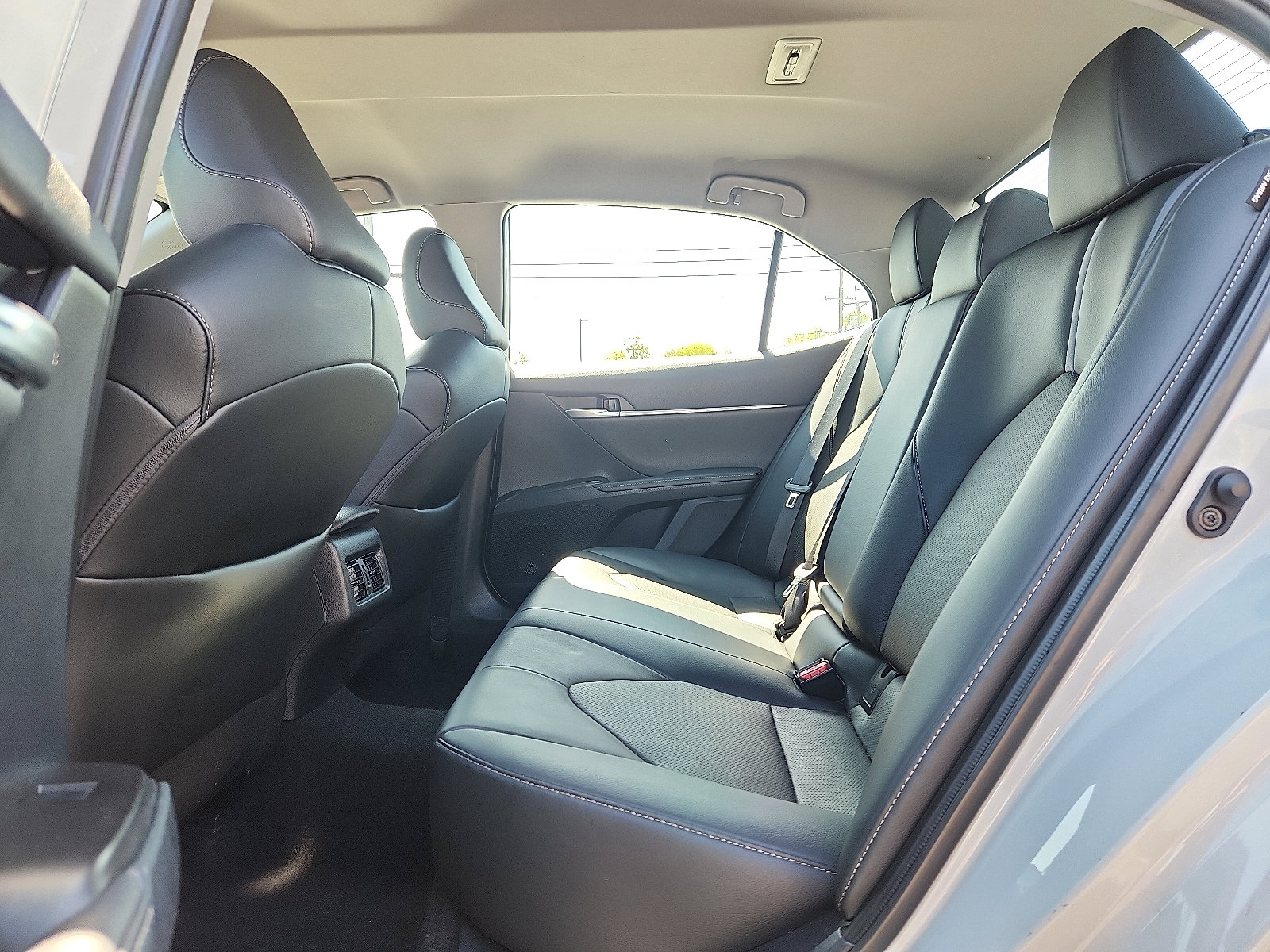 Used 2023 Toyota Camry XSE image 9