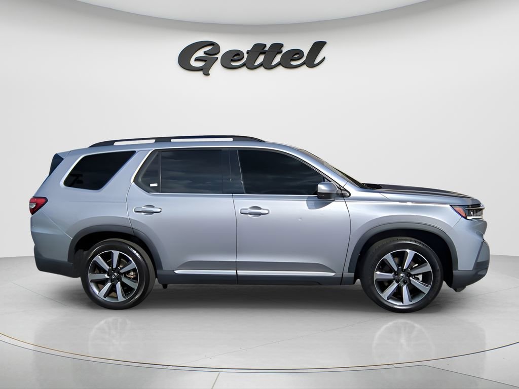 Used 2024 Honda Pilot Touring image 3