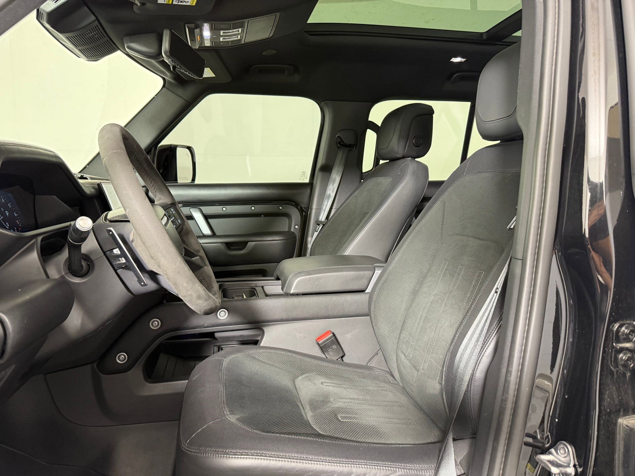 Used 2022 Land Rover Defender 110 V8 image 5