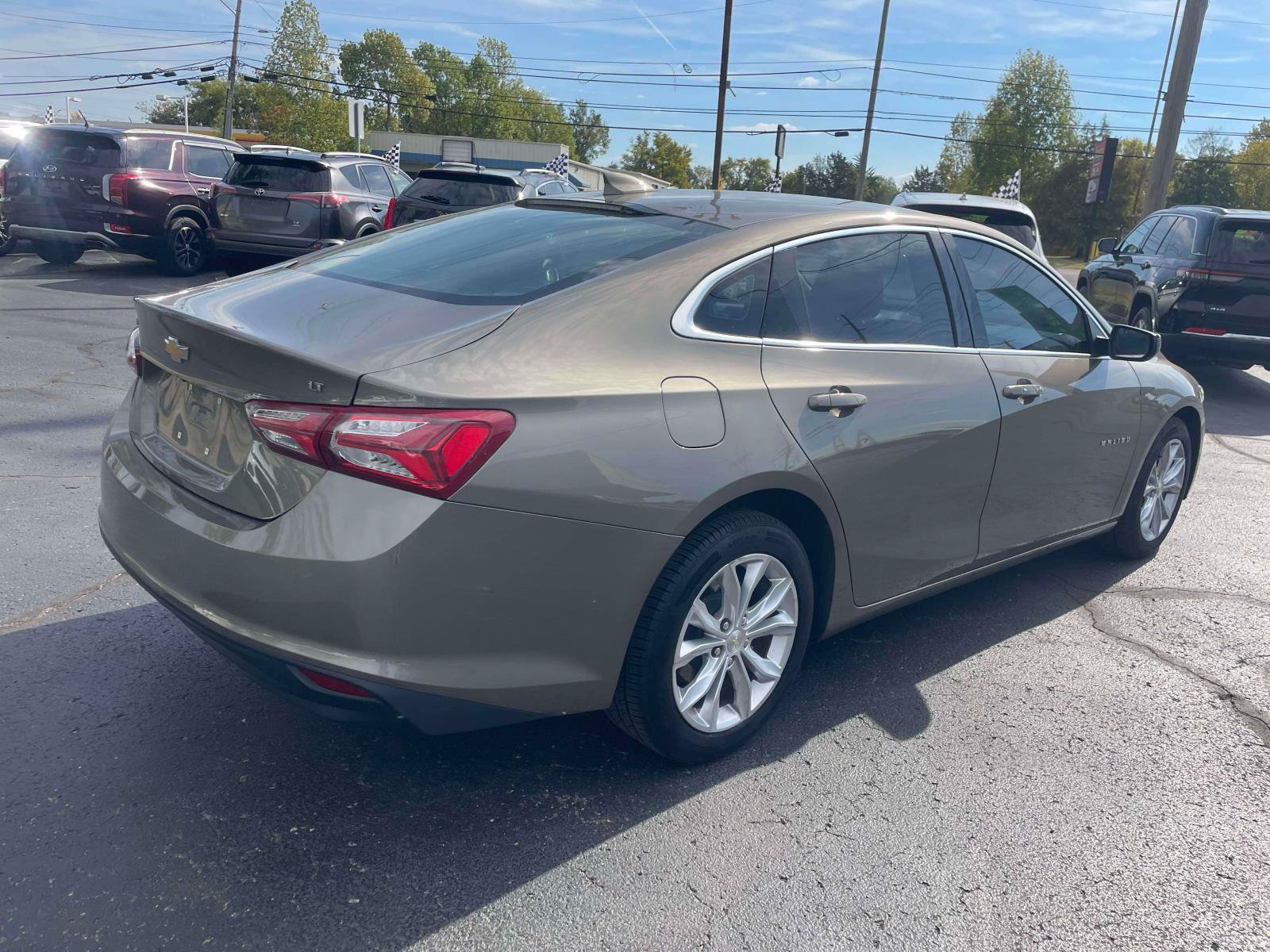 Used 2020 Chevrolet Malibu LT w/ Leather Package FWD image 9
