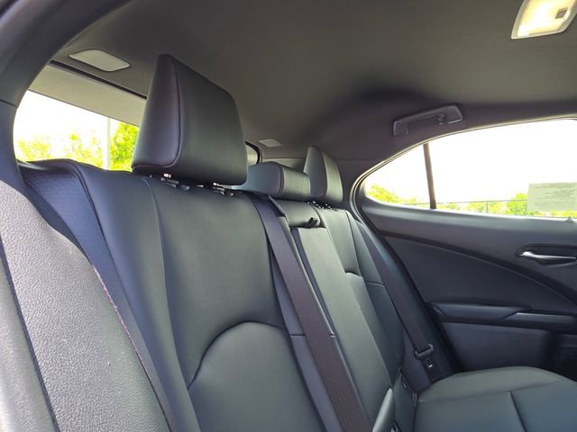 New 2026 Lexus UX 300h FWD image 14