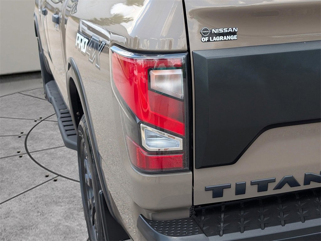 Used 2021 Nissan Titan PRO-4X w/ Pro-4x Convenience Package image 13