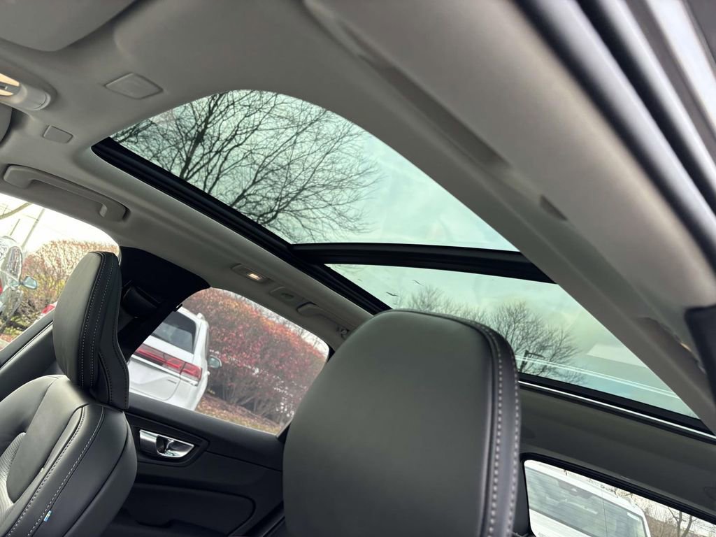 New 2026 Volvo XC60 B5 Ultra w/ Protection Package Premier image 24