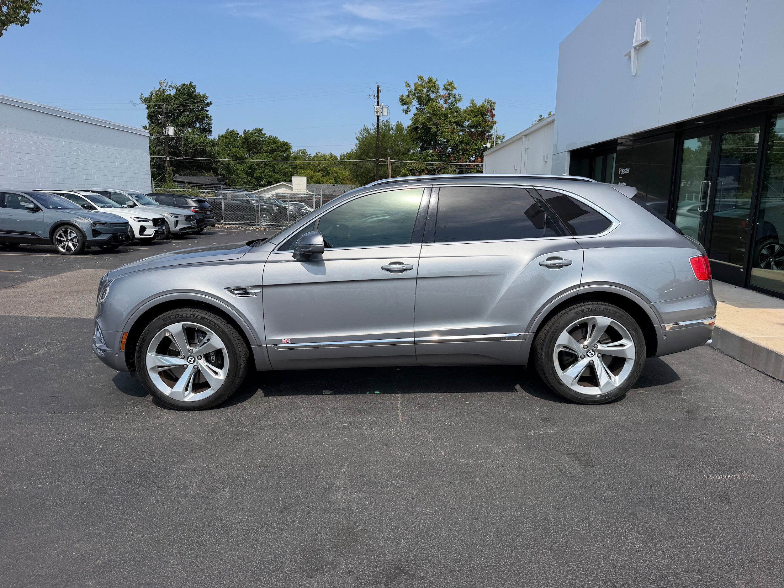 Used 2018 Bentley Bentayga Onyx Edition AWD/4WD image 3