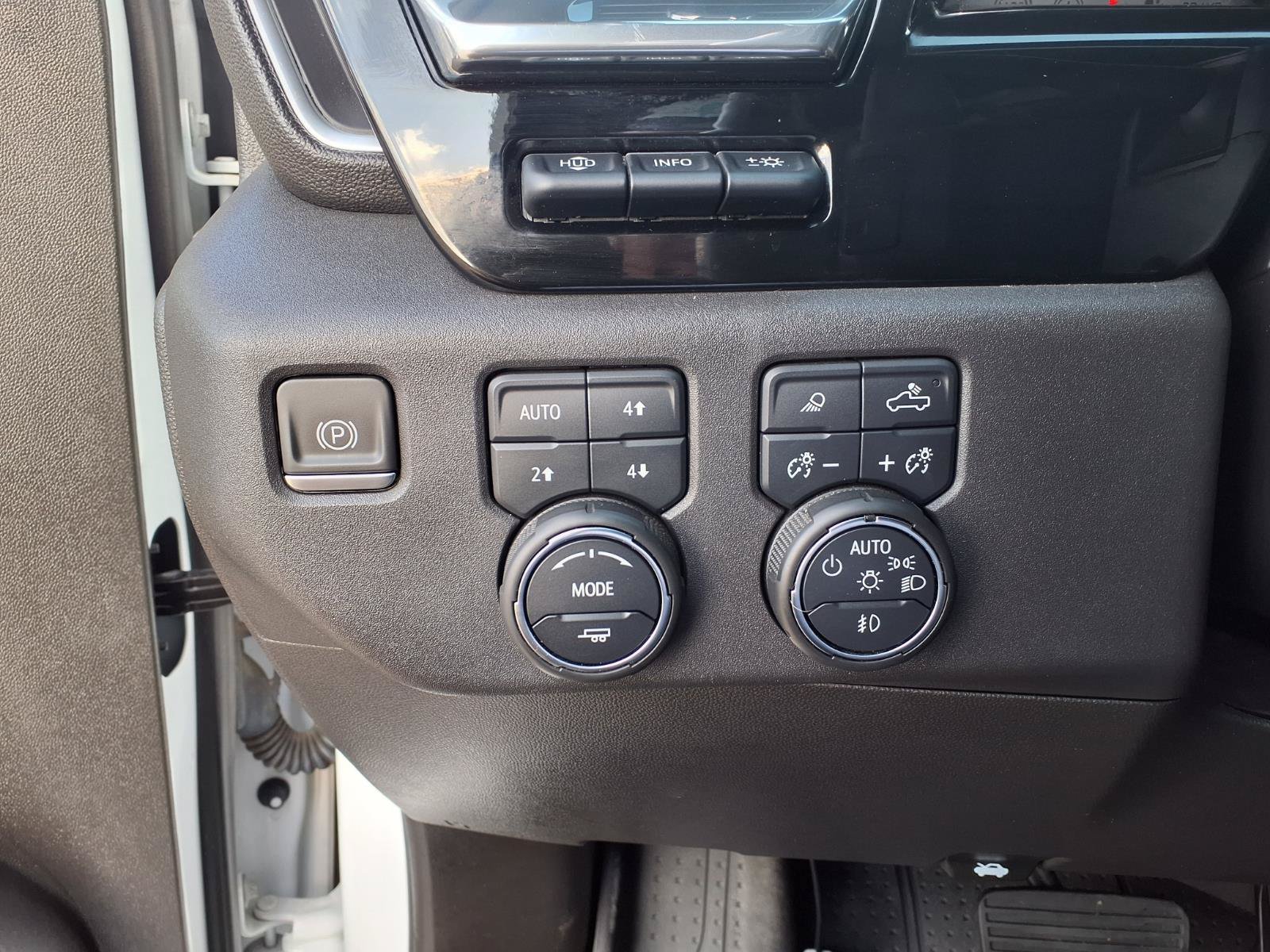 Used 2023 Chevrolet Silverado 1500 High Country w/ Technology Package AWD/4WD image 21