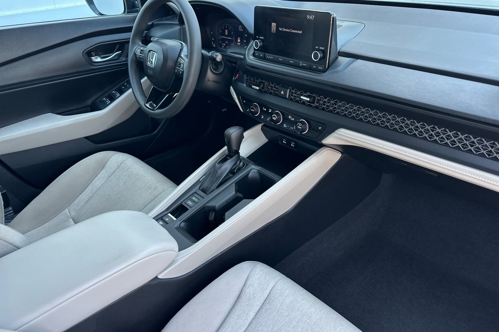 Used 2025 Honda Accord SE image 15