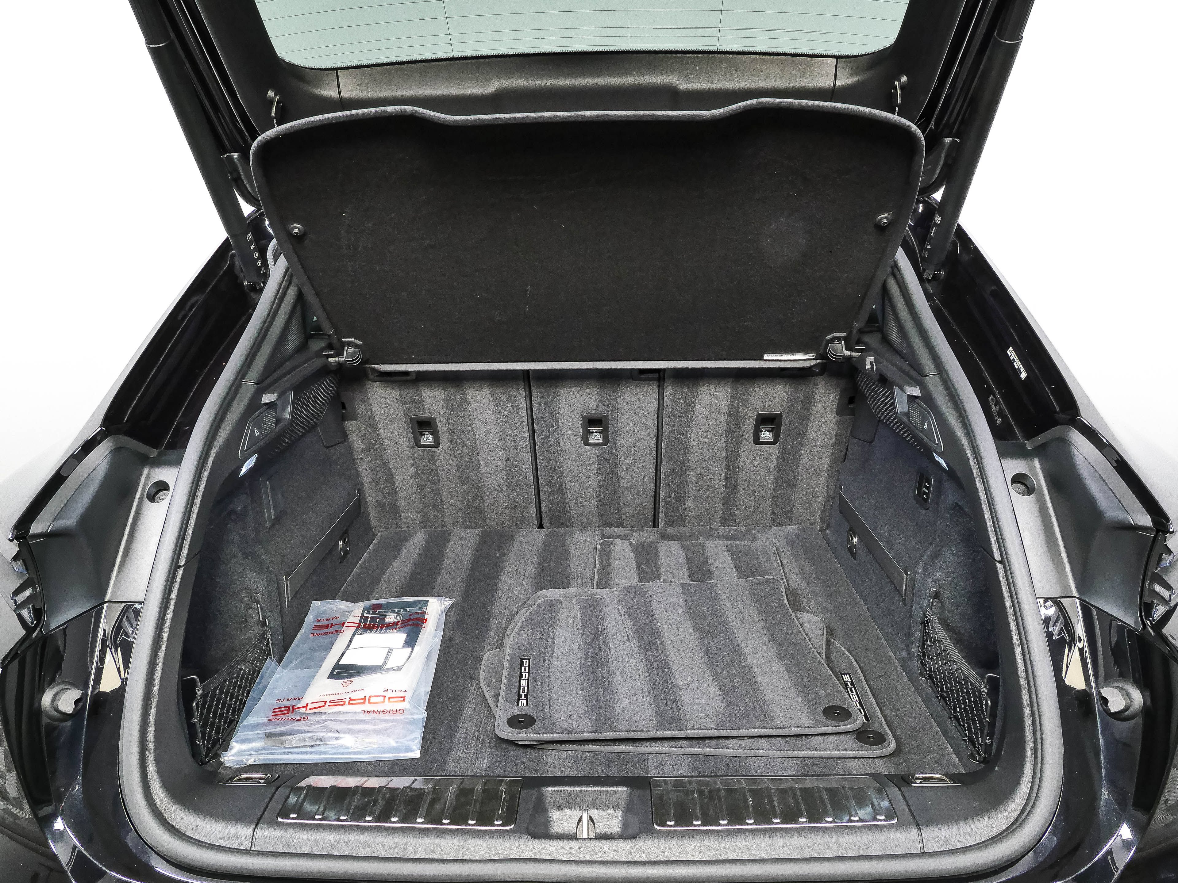 Certified 2025 Porsche Macan Electric RWD image 30