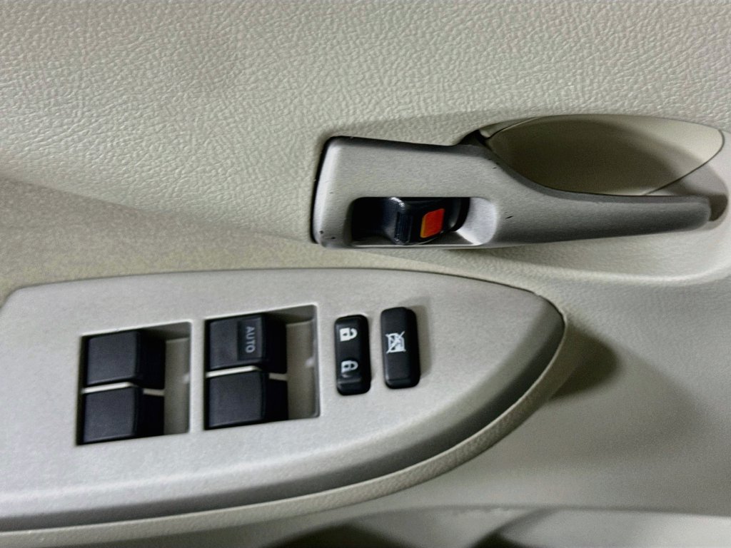 Used 2010 Toyota Corolla LE FWD image 18
