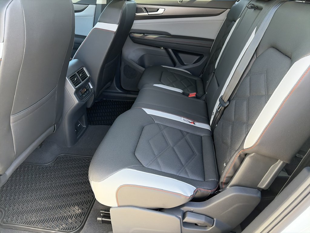 New 2026 Volkswagen Atlas Peak Edition AWD/4WD image 17
