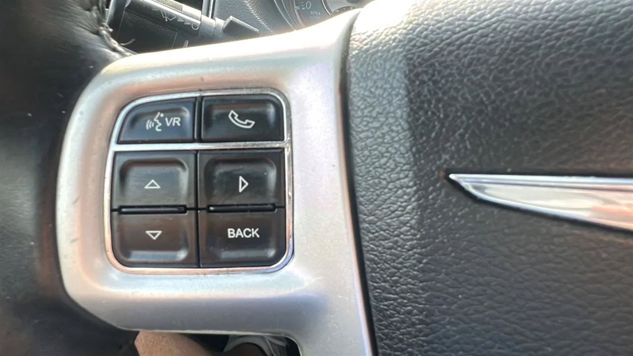 Used 2016 Chrysler Town & Country Touring FWD image 43