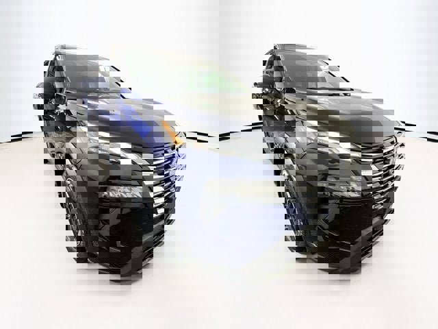 Certified 2025 Nissan Rogue SV image 3