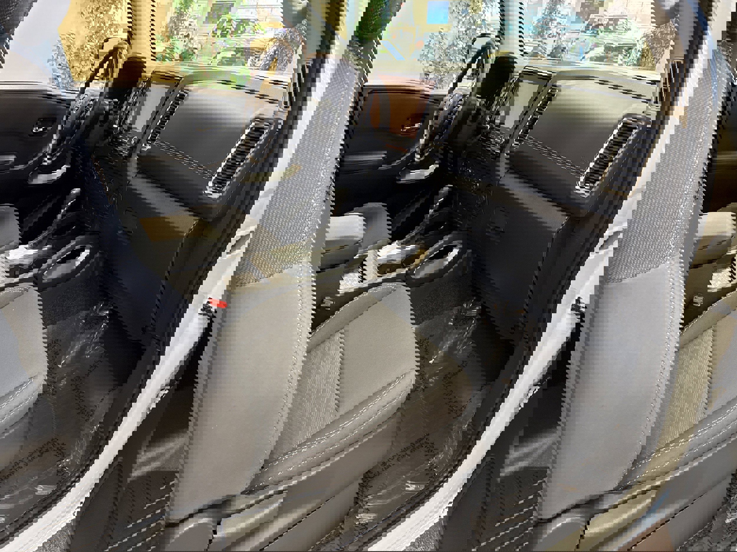 Used 2024 Nissan Frontier SV w/ Technology Package image 17