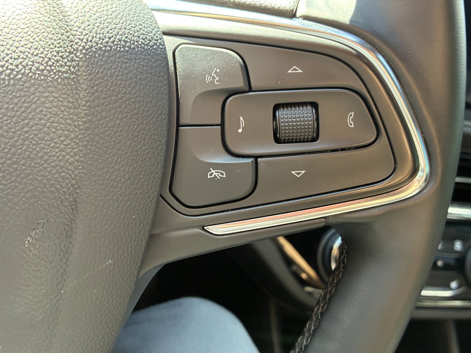 Used 2025 Buick Envista Sport Touring w/ Convenience I Package FWD image 24