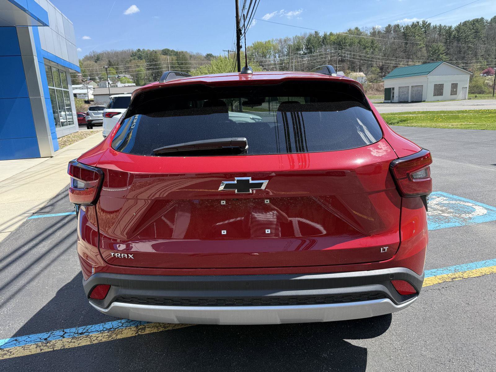New 2026 Chevrolet Trax LT w/ Sunroof Package FWD image 5