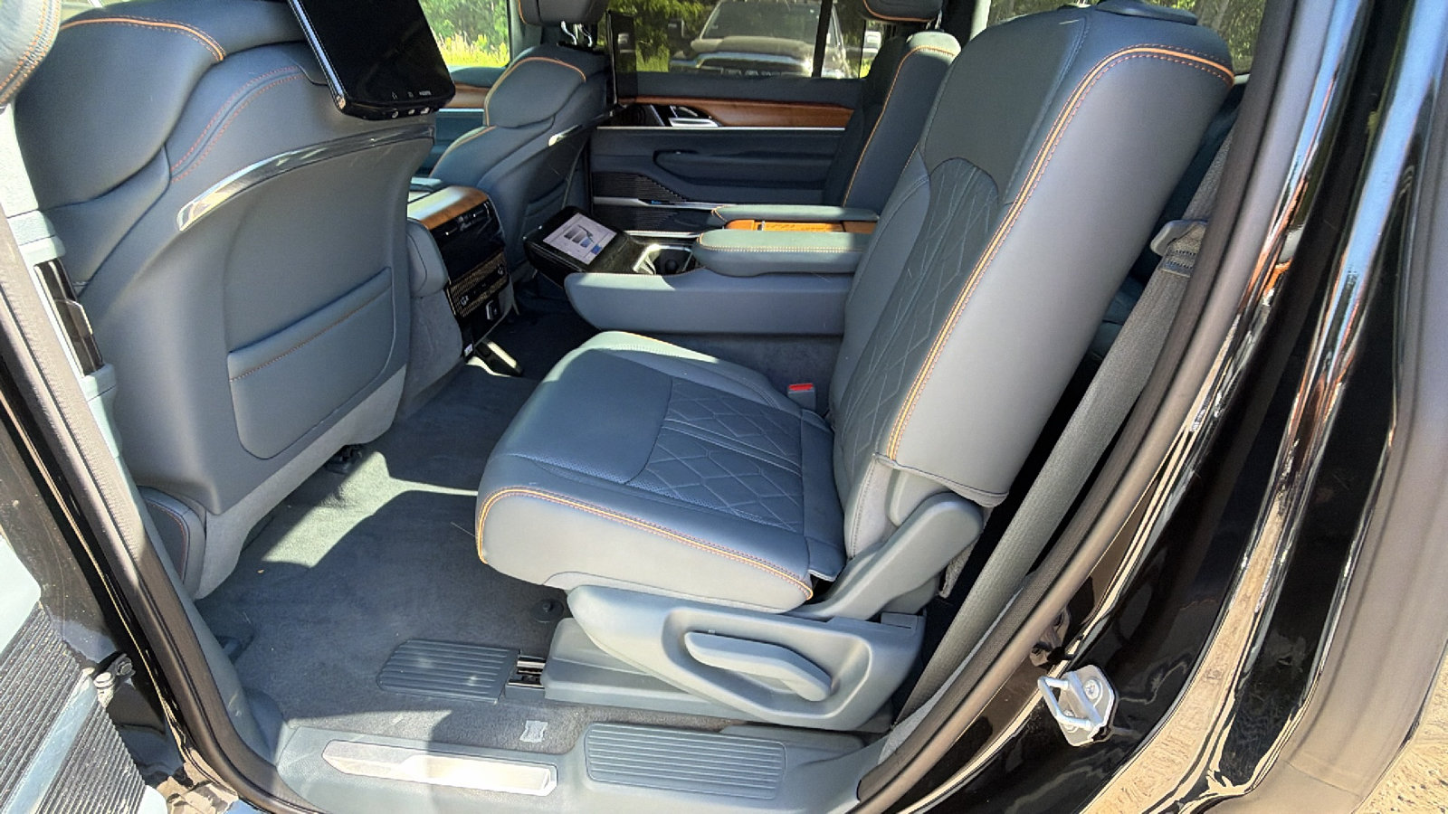 Certified 2024 Jeep Grand Wagoneer Series III w/ Rear Seat Video Group 1 AWD/4WD image 25