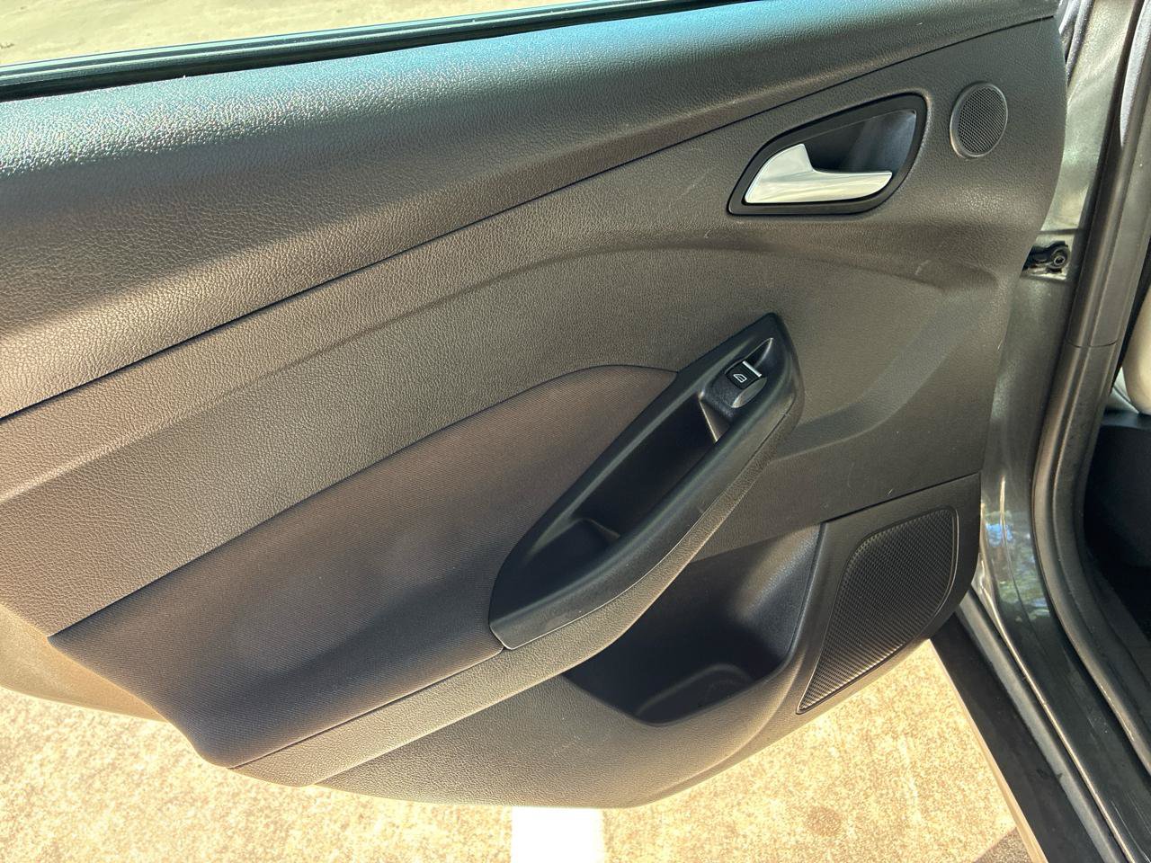 Used 2018 Ford Focus Titanium FWD image 31