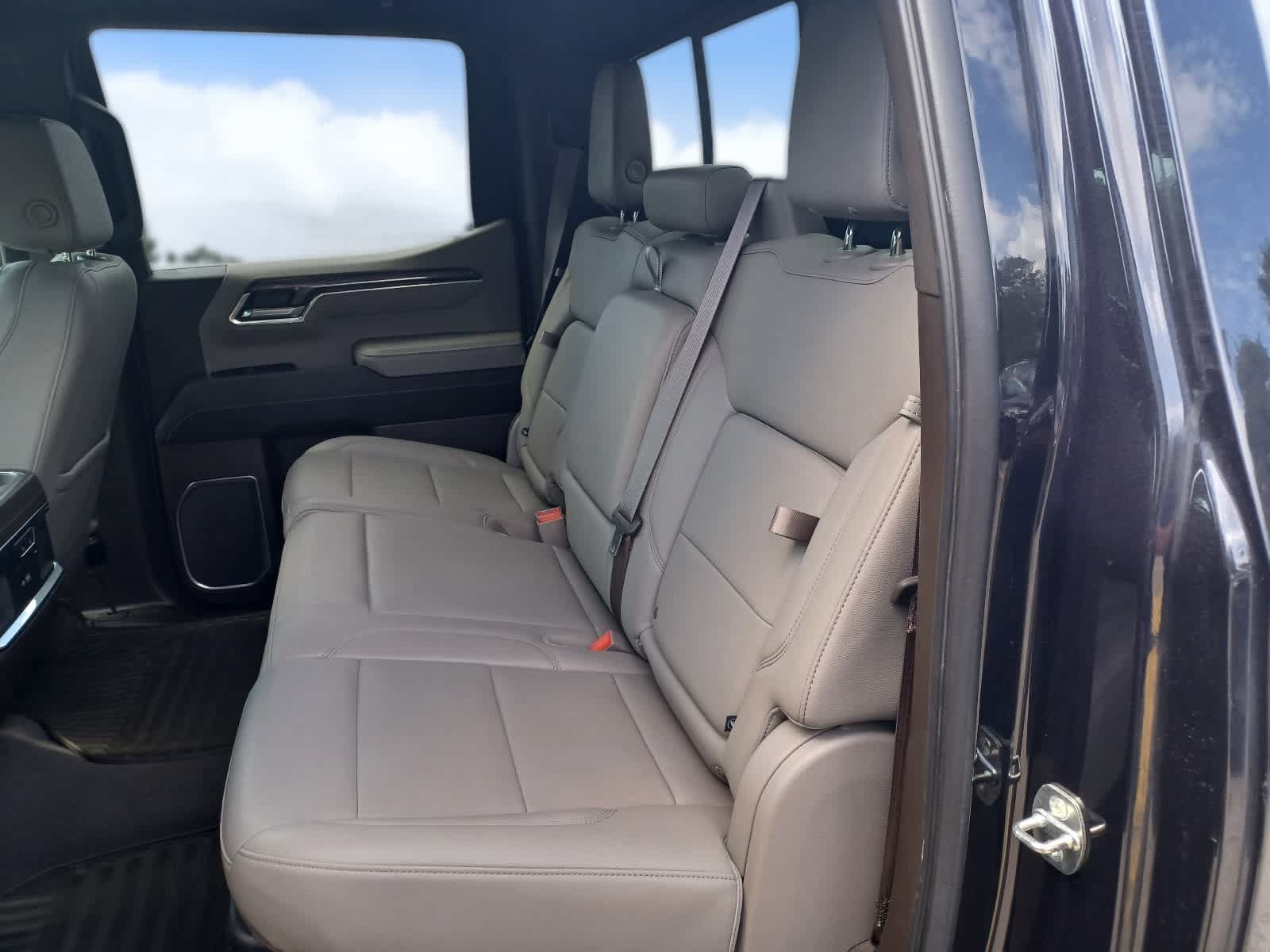 Used 2022 Chevrolet Silverado 1500 LTZ w/ LTZ Premium Package AWD/4WD image 20