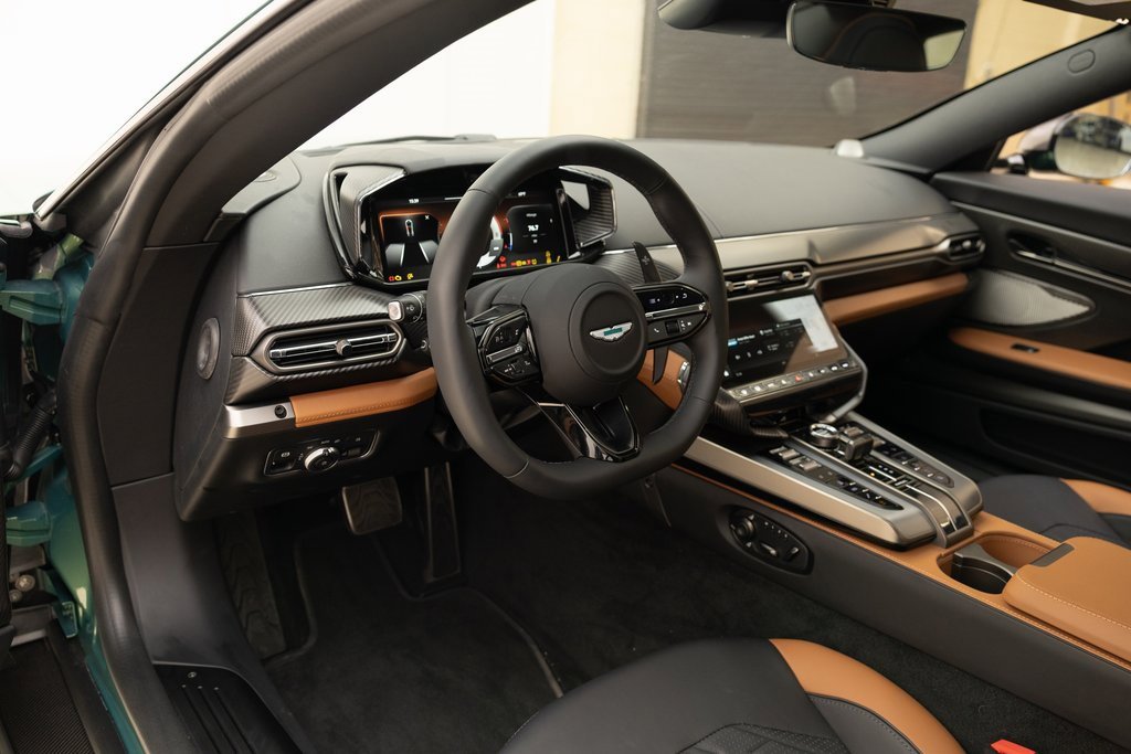 Used 2025 Aston Martin Vanquish image 28