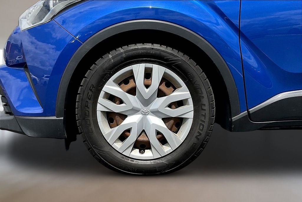 Used 2019 Toyota C-HR LE FWD image 31