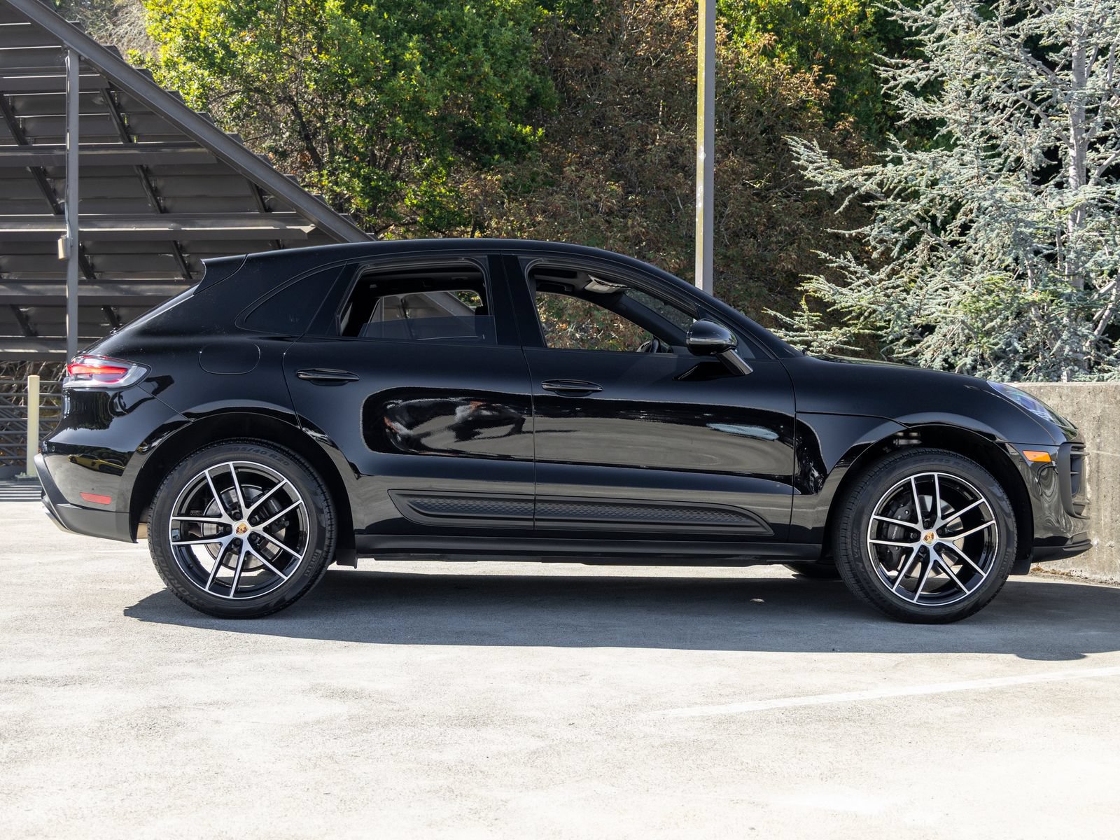 Certified 2023 Porsche Macan AWD/4WD image 12
