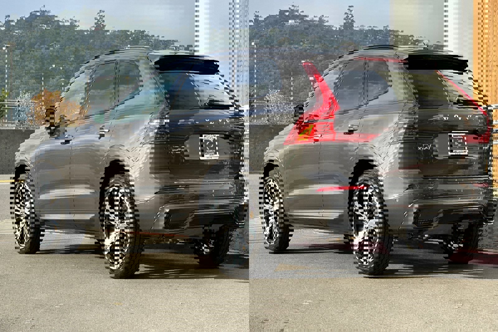 Certified 2024 Volvo XC60 B5 Ultimate w/ Protection Package Premier image 7