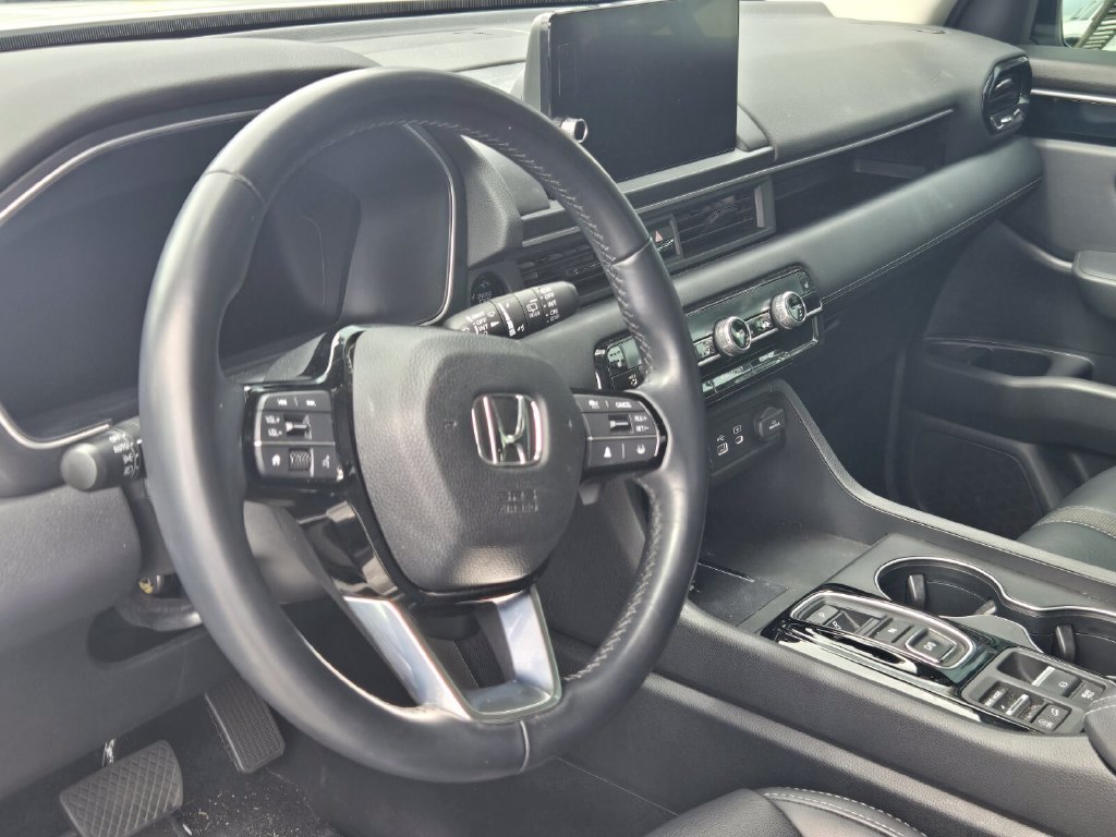 Used 2025 Honda Pilot EX-L image 10