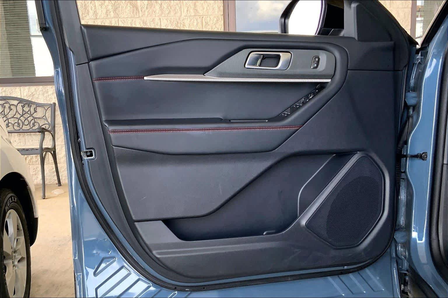 Used 2025 Ford Explorer ST-Line AWD/4WD image 21