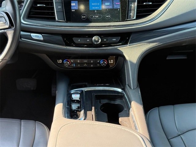 Used 2024 Buick Enclave Premium image 16