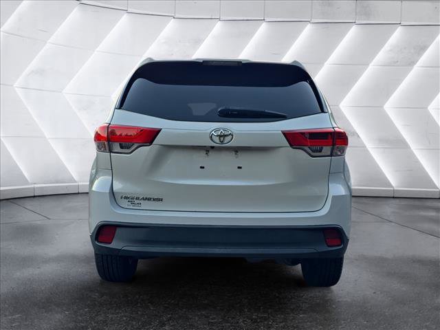 Used 2019 Toyota Highlander LE image 4