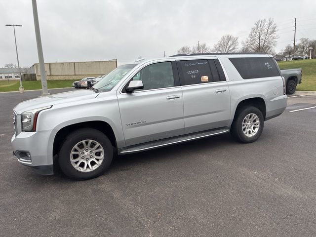 Used 2017 GMC Yukon XL SLT image 2