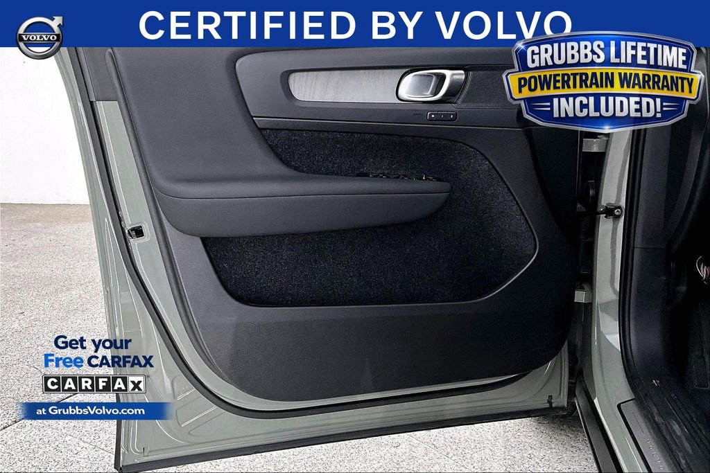 Certified 2025 Volvo XC40 B5 Plus AWD/4WD image 23