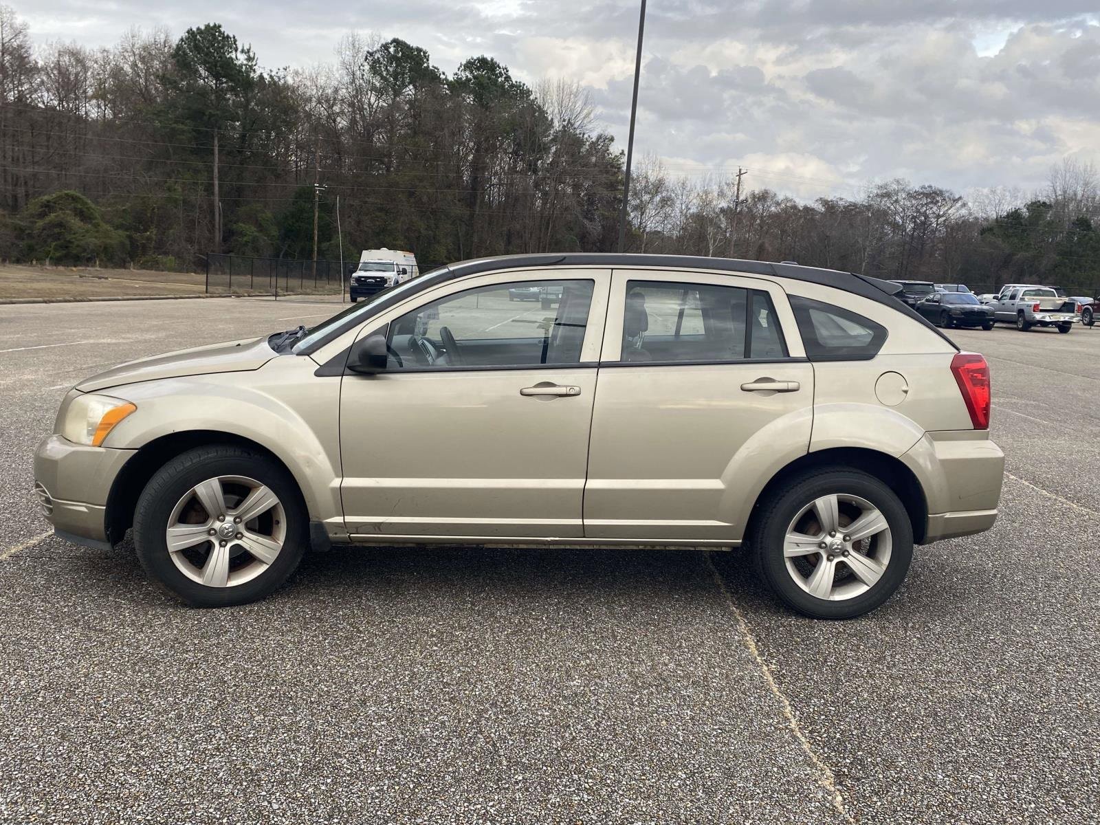 Used 2010 Dodge Caliber SXT image 4