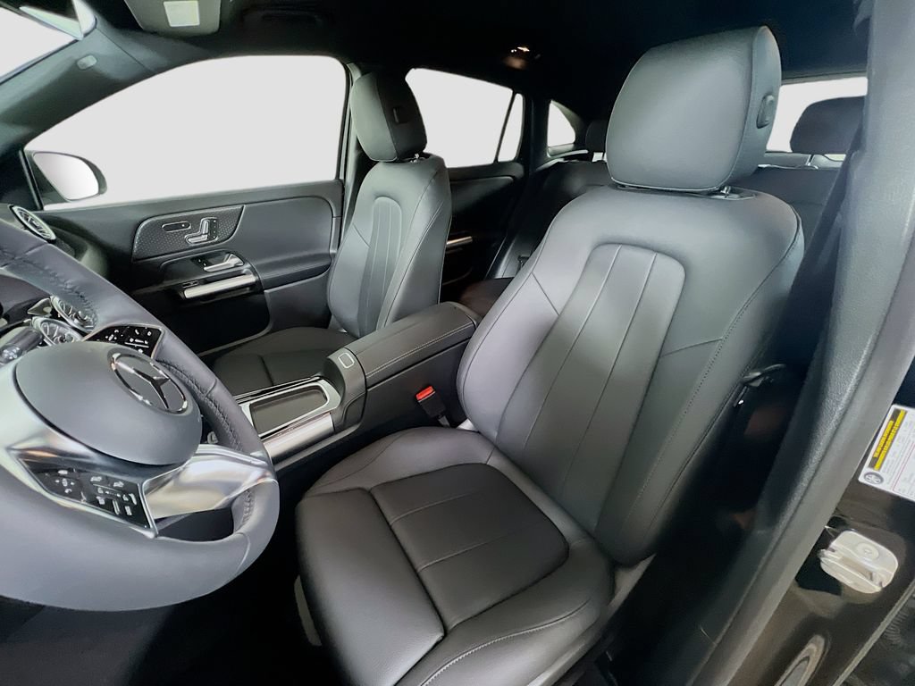 Used 2025 Mercedes-Benz GLA 250 4MATIC image 11