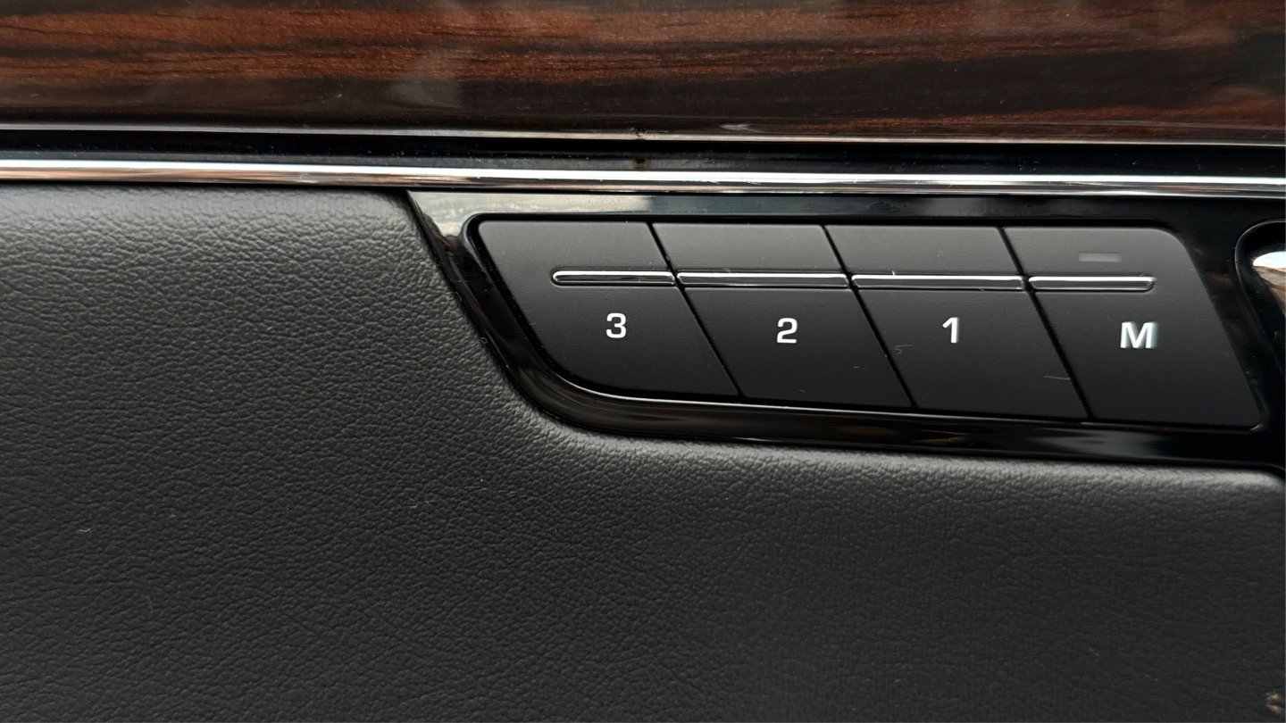 Used 2016 Jaguar XJ R-Sport RWD image 47