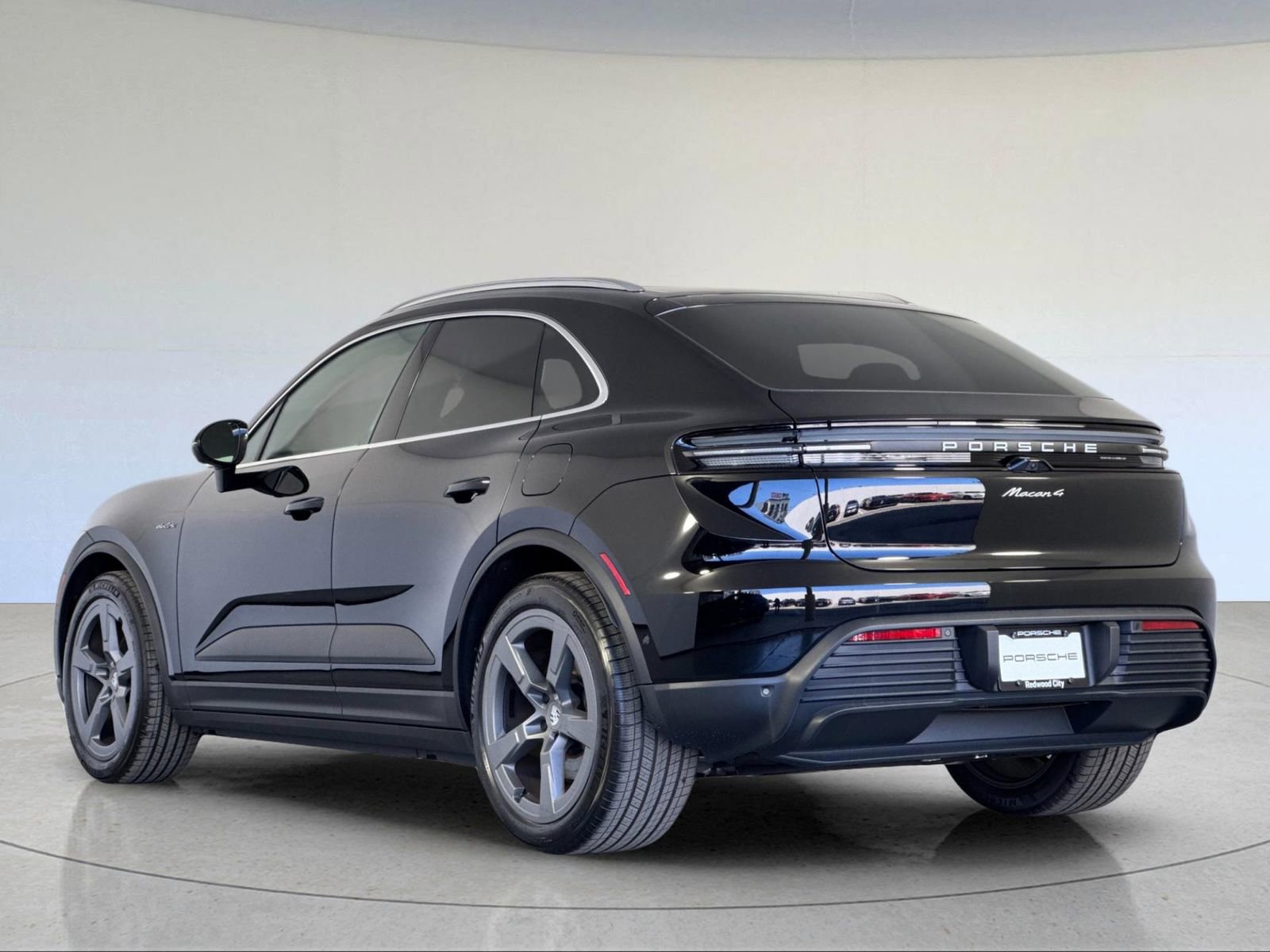 Certified 2026 Porsche Macan 4 Electric AWD/4WD image 3