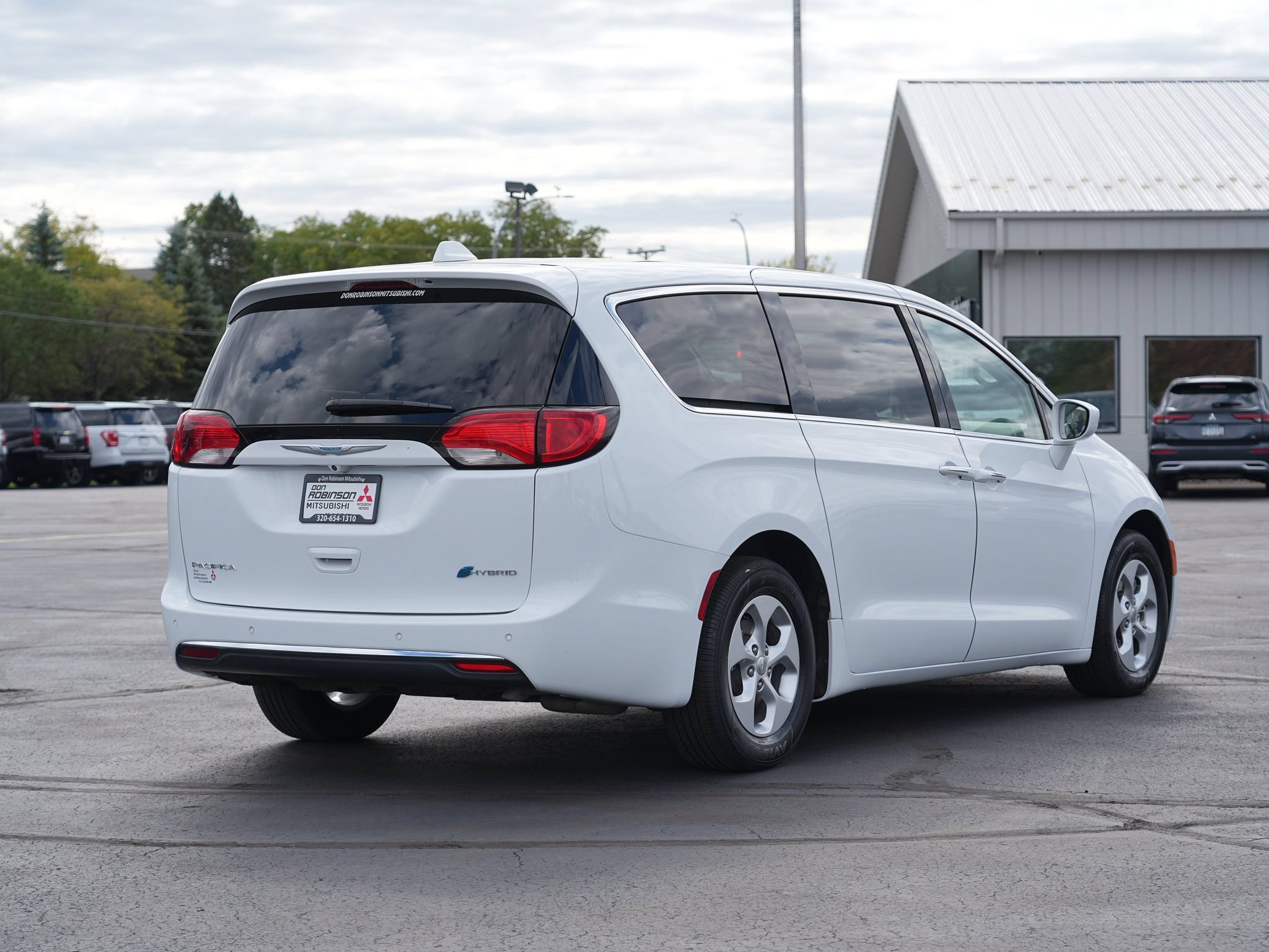 Used 2018 Chrysler Pacifica Touring Plus FWD image 3