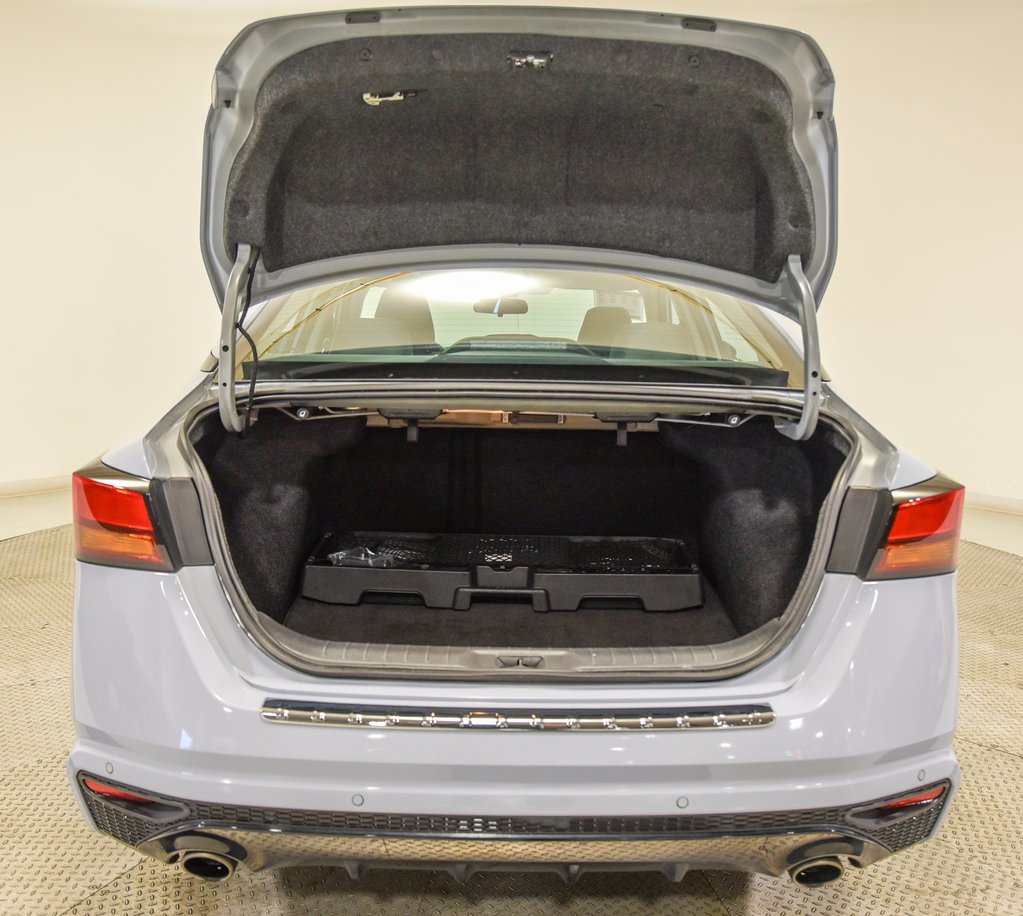 Used 2023 Nissan Altima 2.5 SR w/ SR Premium Package image 10