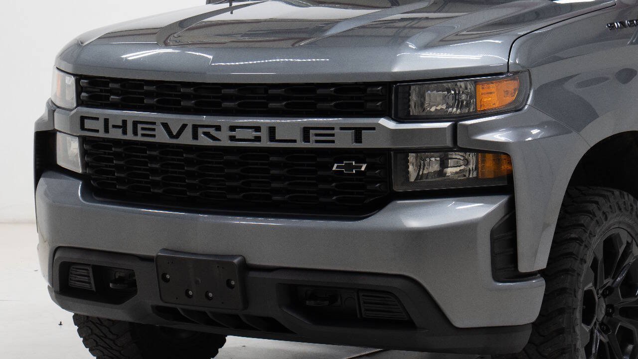 Used 2021 Chevrolet Silverado 1500 Custom w/ LPO, Dark Essentials Package RWD image 10