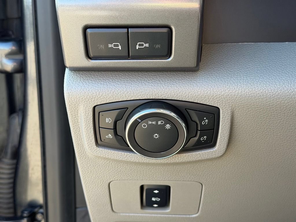 Used 2017 Ford F250 XLT w/ XLT Premium Package AWD/4WD image 10