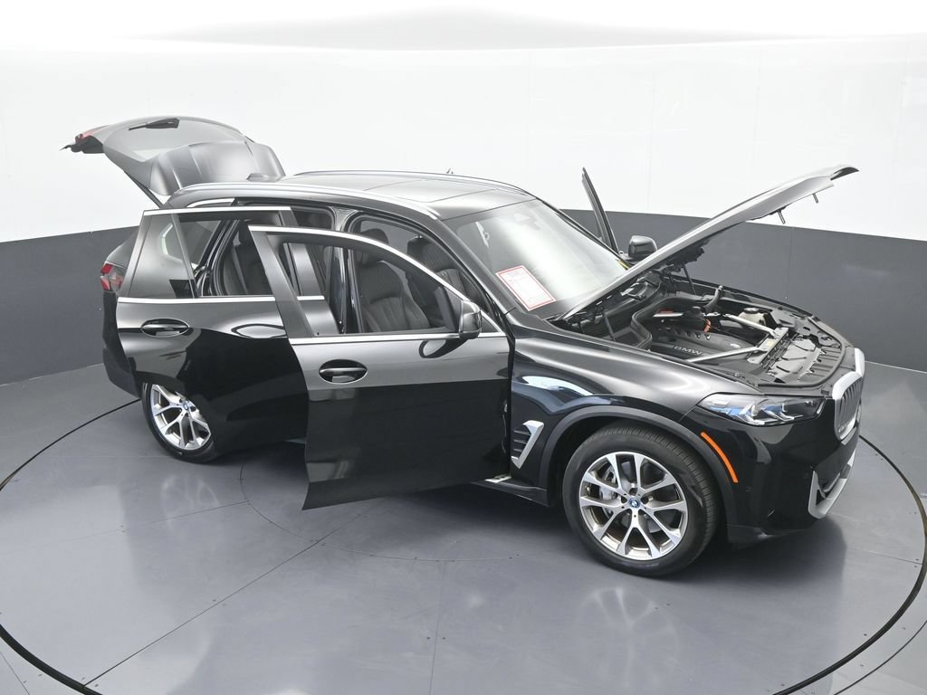 Used 2025 BMW X5 xDrive50e AWD/4WD image 76