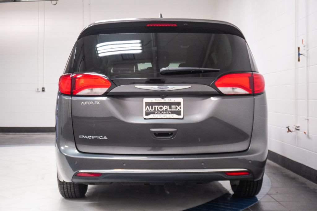 Used 2020 Chrysler Pacifica Touring-L FWD image 32