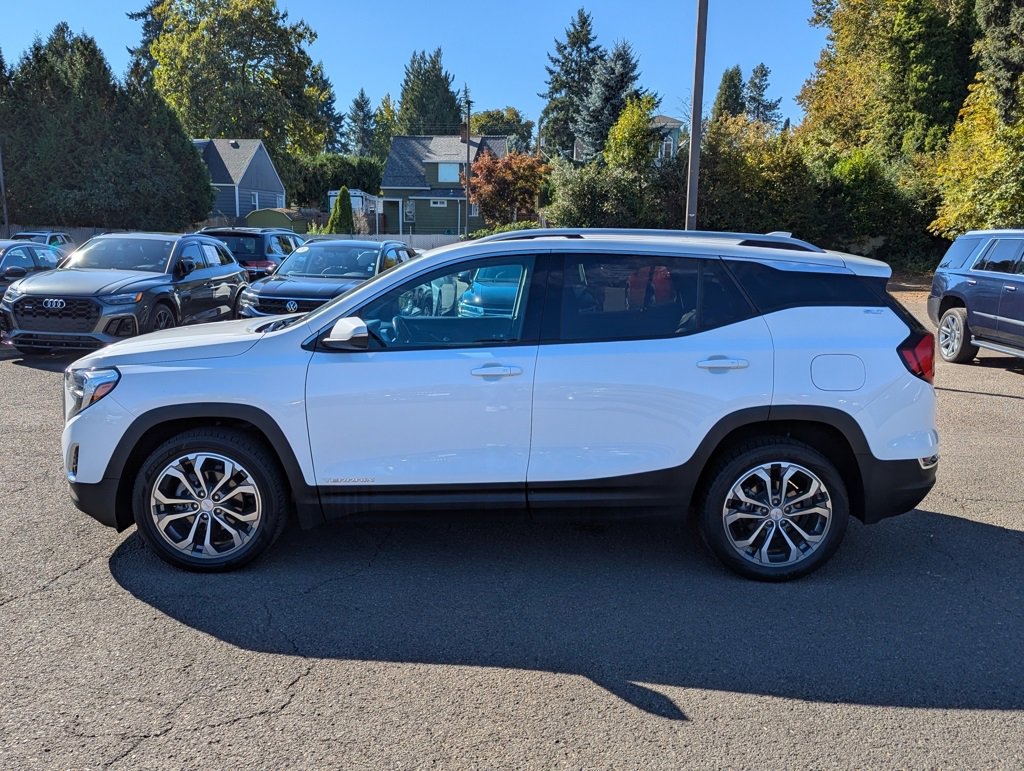 Used 2021 GMC Terrain SLT image 2