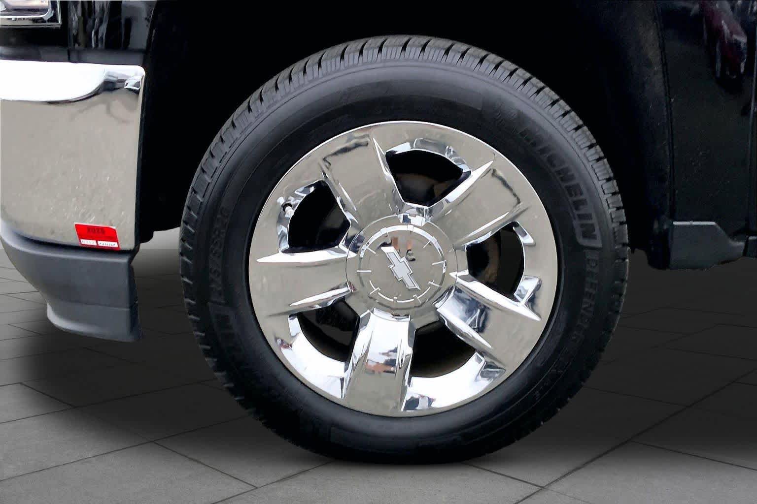 Used 2018 Chevrolet Silverado 1500 LTZ w/ Sport Package AWD/4WD image 11