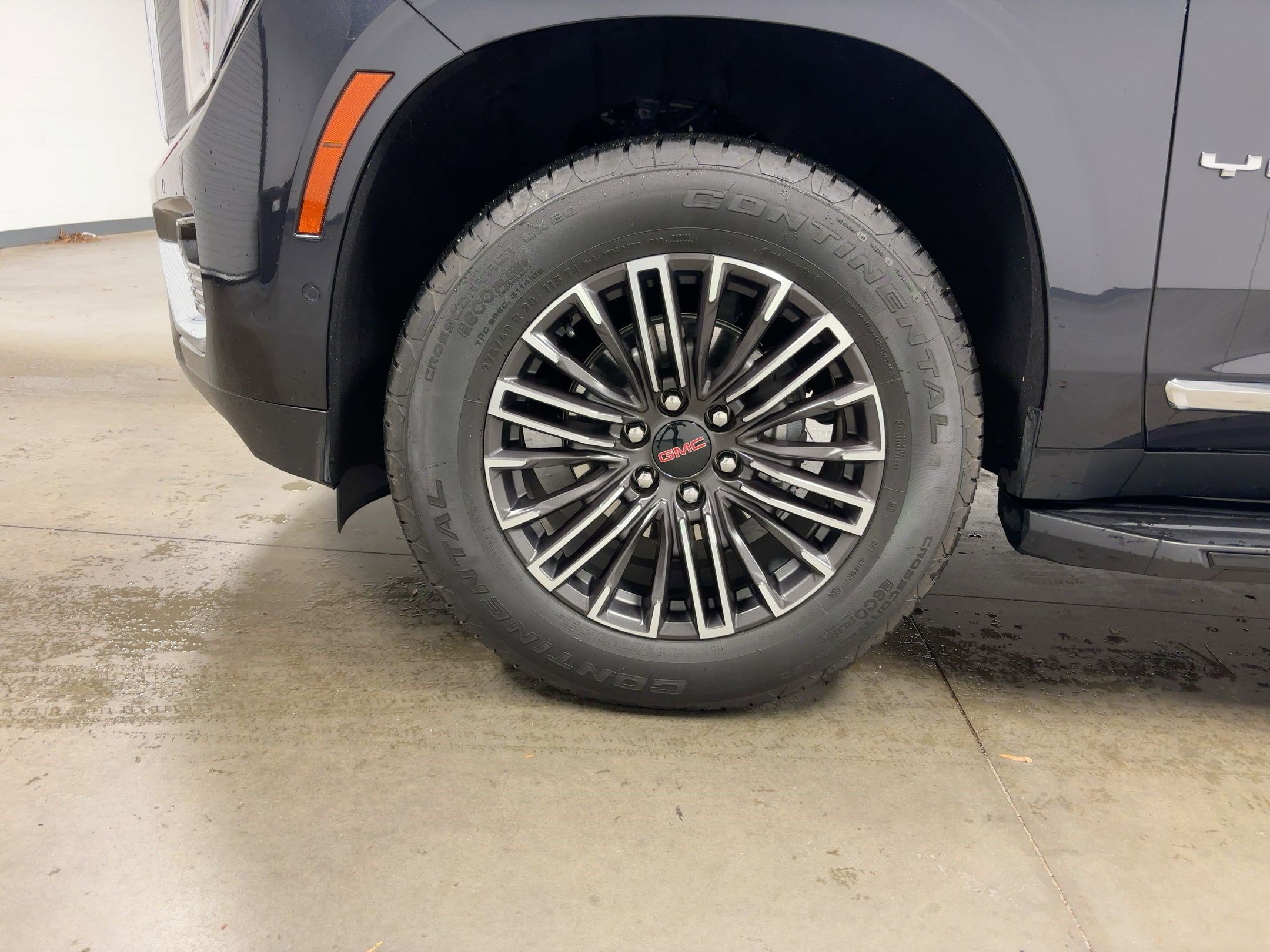 Used 2025 GMC Yukon Elevation image 10